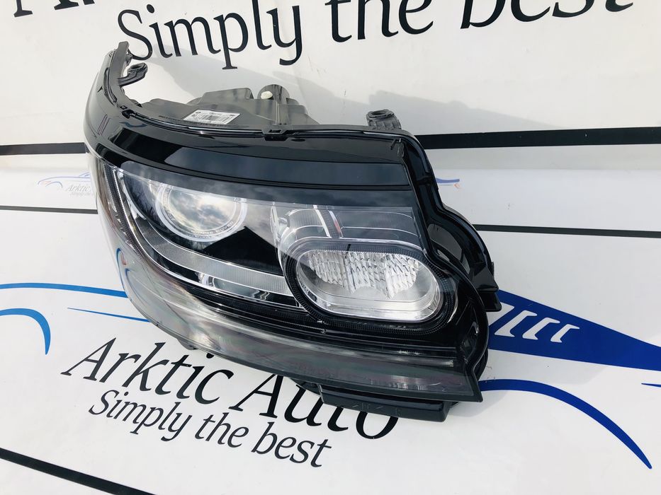 Far dreapta bixenon Range Rover Vogue dupa 2013 cod LR067202