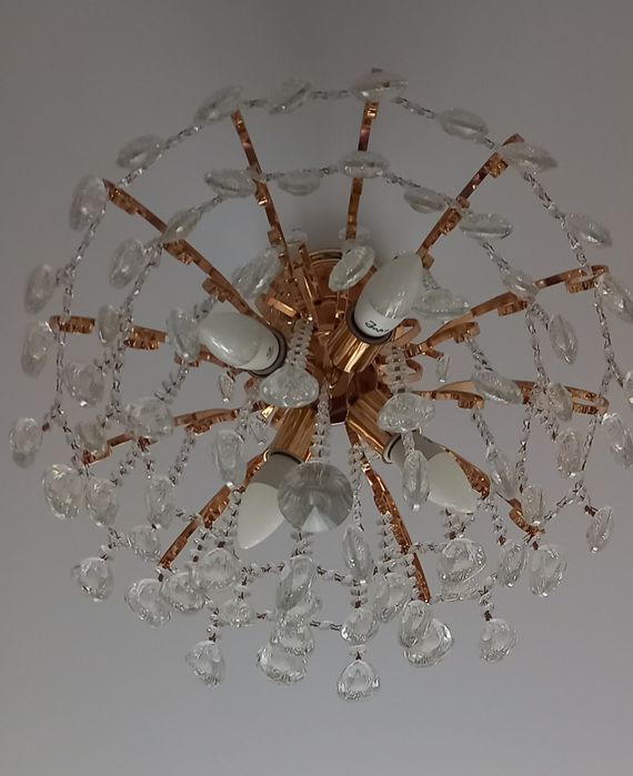 Продам люстру на потолок