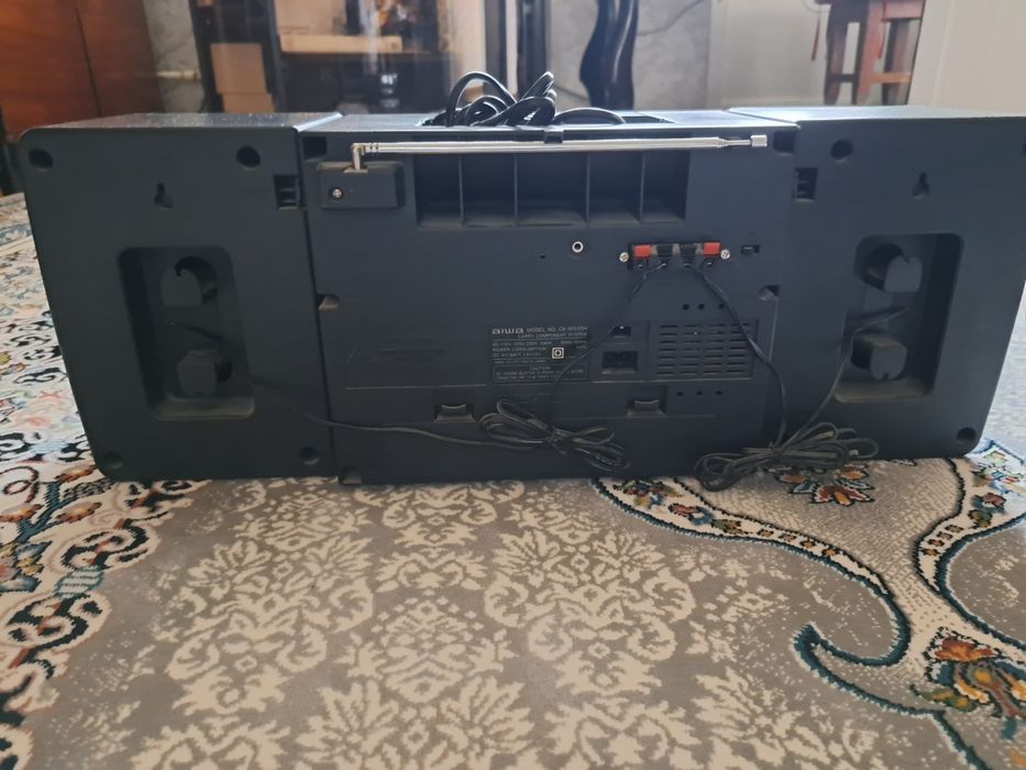 Магнитофон Aiwa.