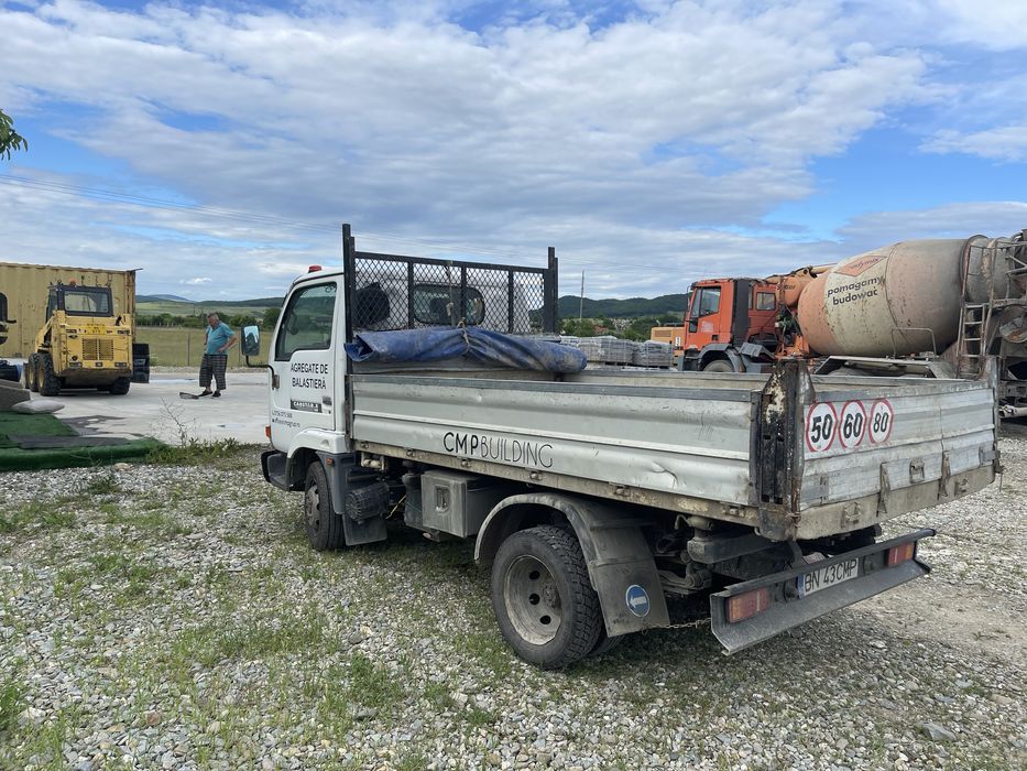 Camionetă Nissan cabstar