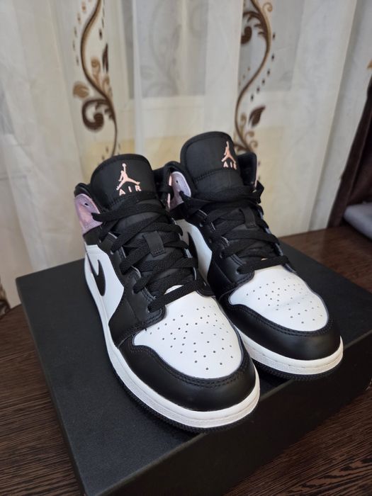 Vând Nike Jordan Damă