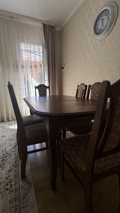 Продам стол и шесть стульев