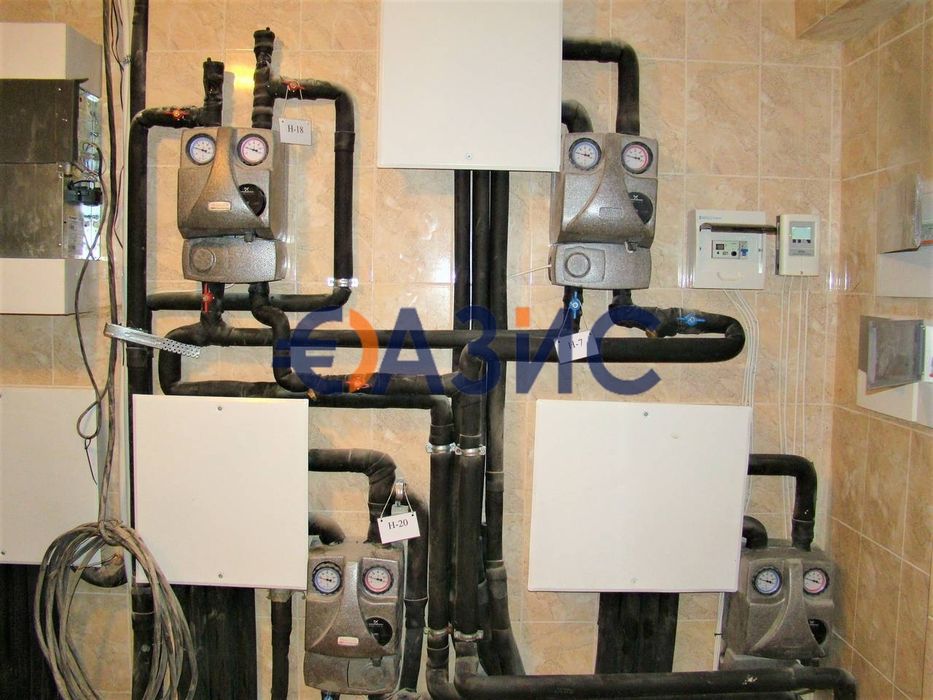 Луксозна десетстайна вила с асансьор и басейн на парцел от 969 кв. м.,