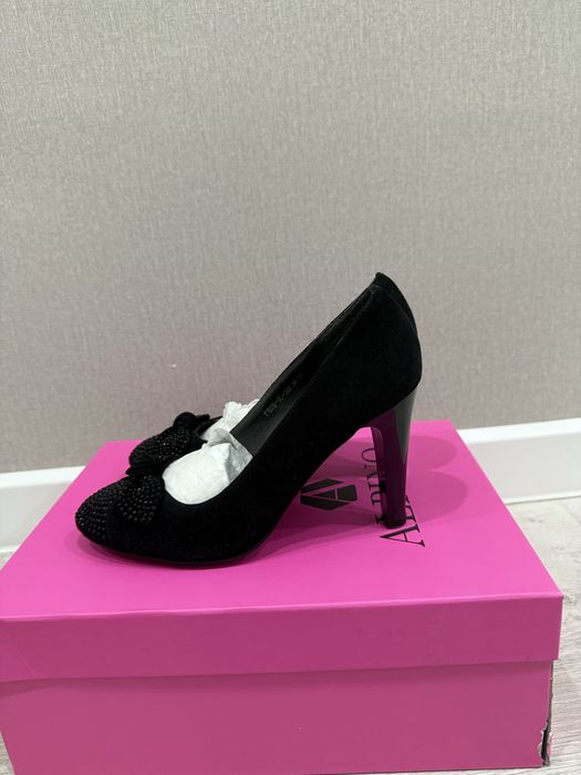 Туфли со стразами 35-36 рр