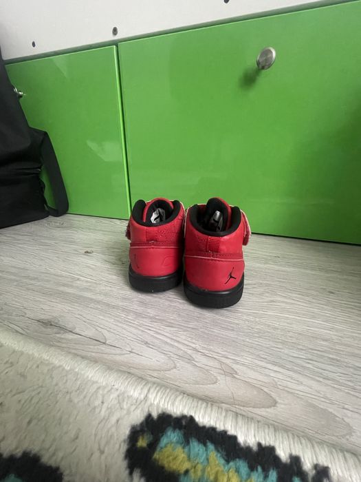 Adidasi jordan marimea 23,5 ,putini murdari in interior ,dar la prima spalare se ia