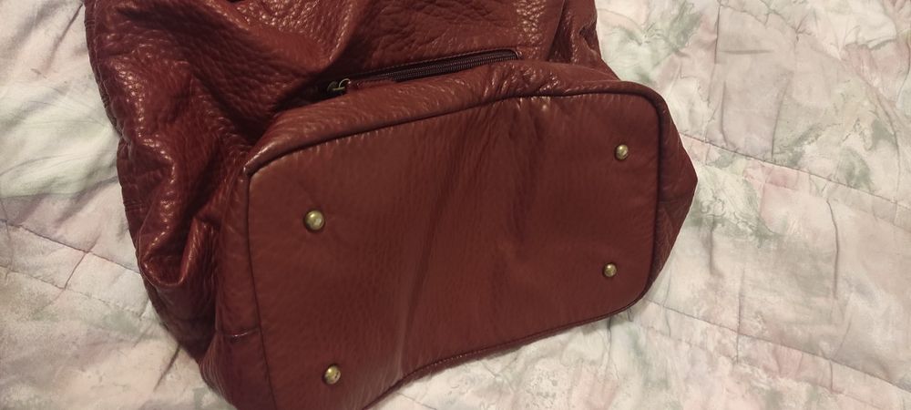 Дамска чанта цвят бордо