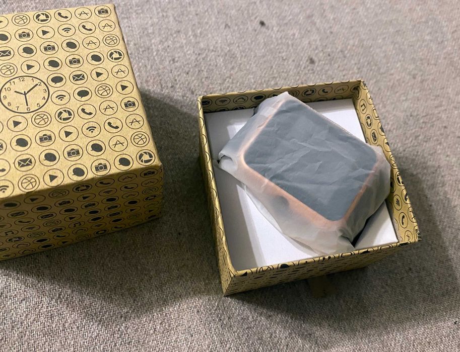 Smartwatch Y1 cu slot SIM și card, nou, defect nu pornește