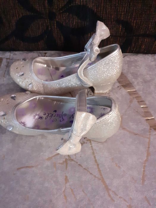 Детски обувки и маратонки за момиче