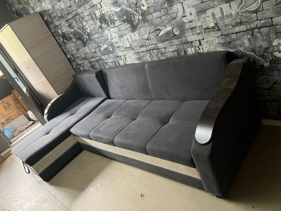 Диван угловой продам