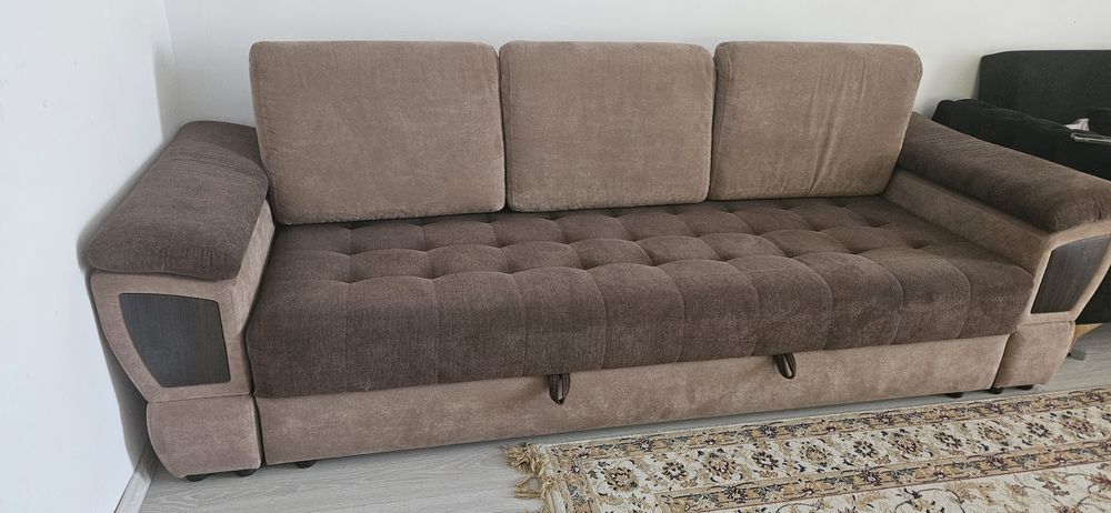 Продам диван для гостиной