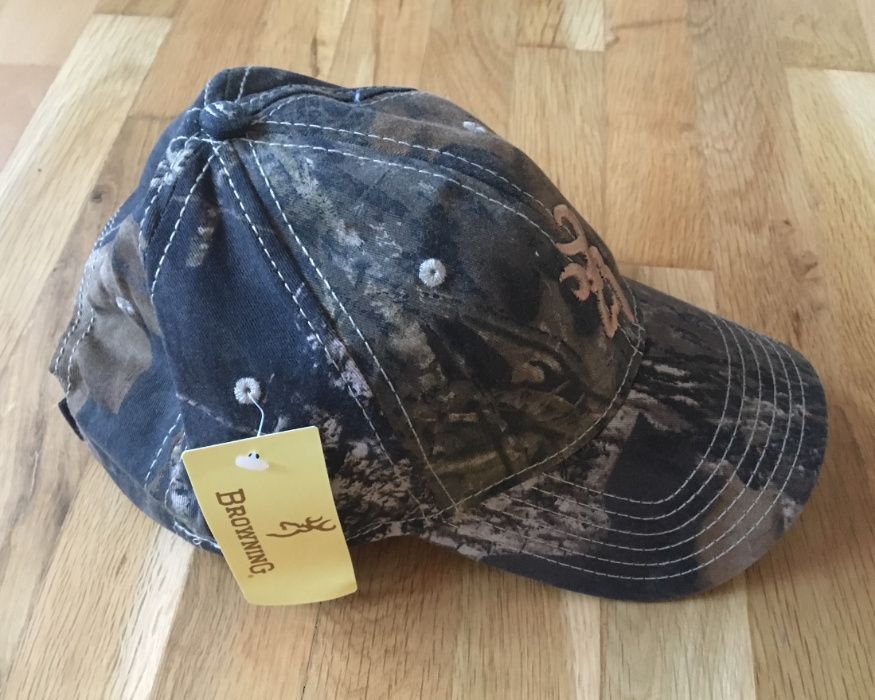 Спортно - риболовни камуфлирани шапки Rocky и Browning - 20 лв/бр