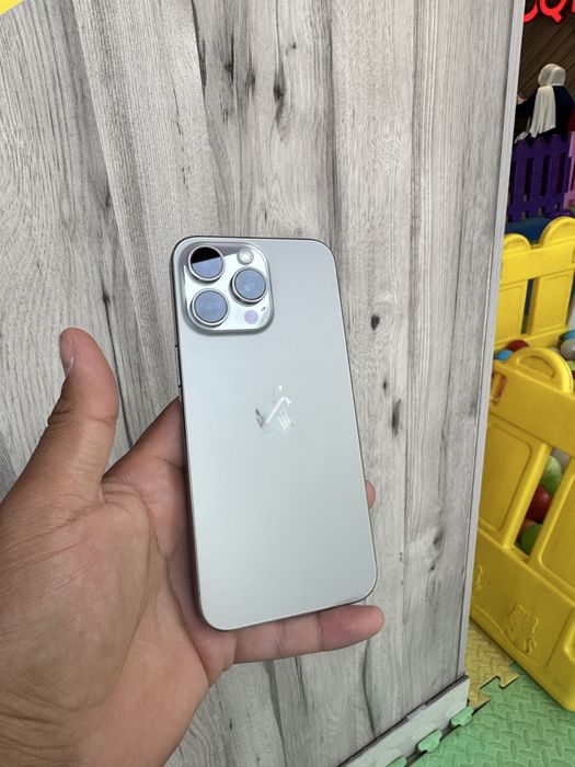 iPhone 15 Pro Max 89% Batare