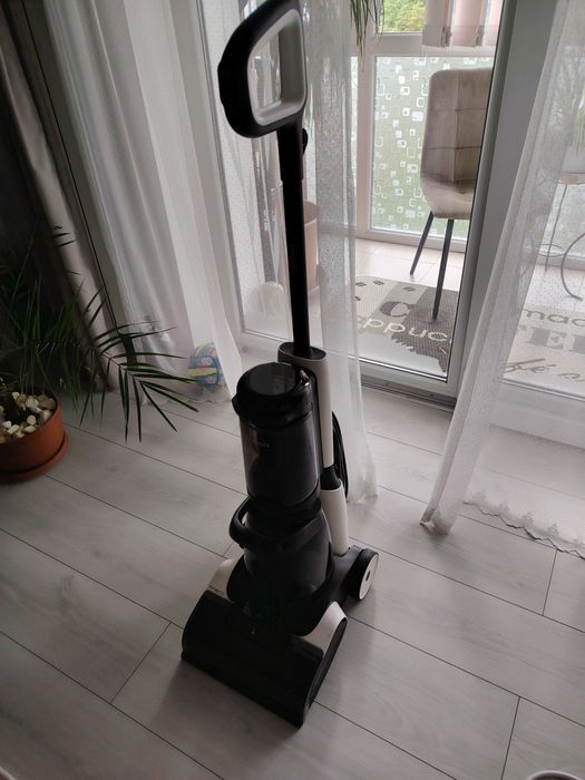 Aspirator profesional TINECO pentru covoare, mocheta