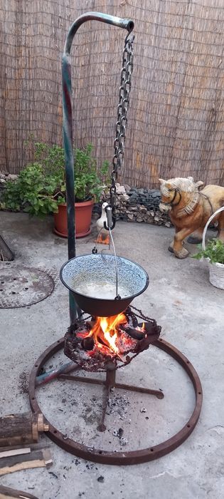 Trepied ceaun grătar