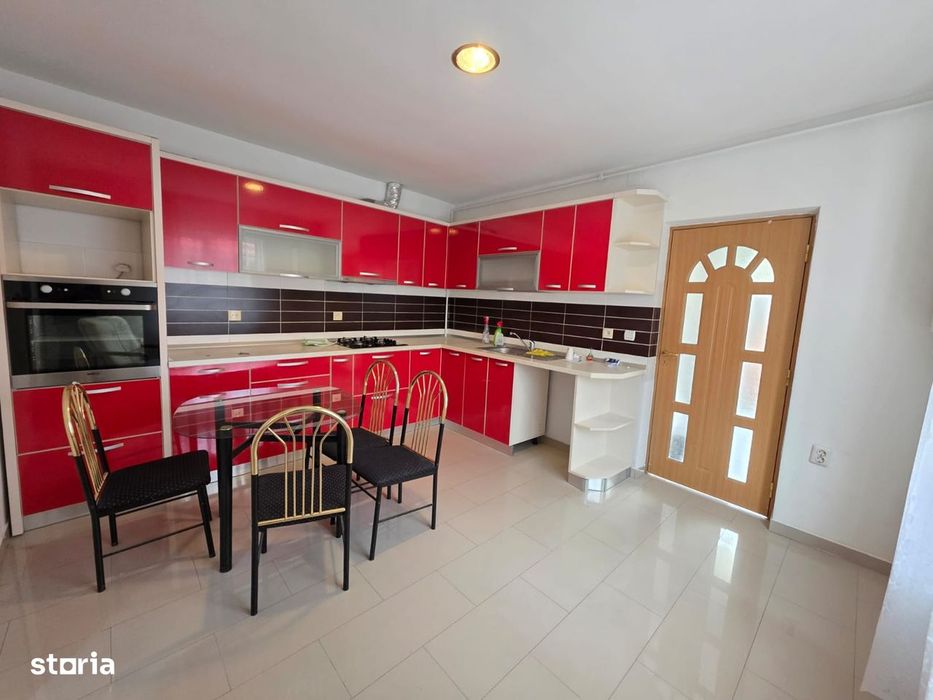 Casă zona Pieței Mari, din cărămidă, renovat recent, 4 camere