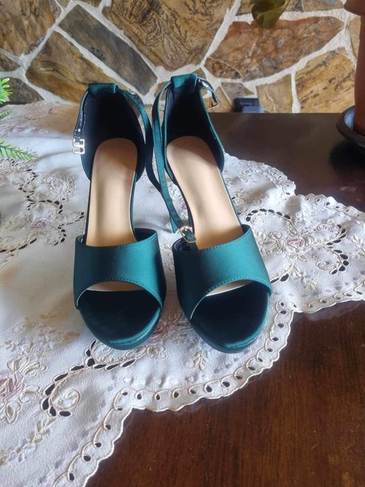 Токчета с отвор отпред