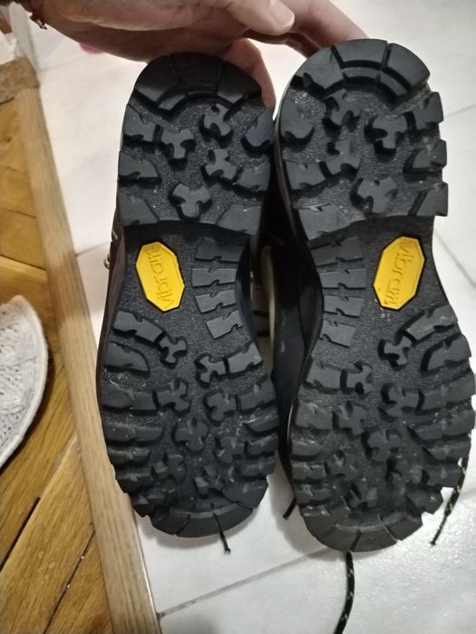 Дамски  туристически обувки Salewa 37.5 номер.