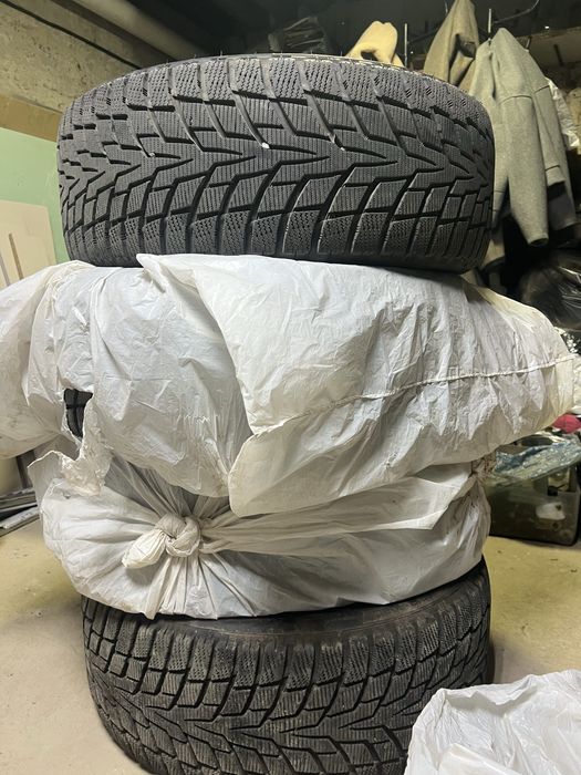 Продам зимние шины r19