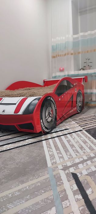 Детская кровать машинка