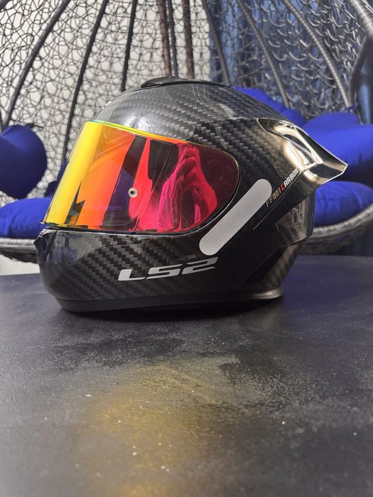 Продается карбоновый шлем LS2 FFB01 carbon  M