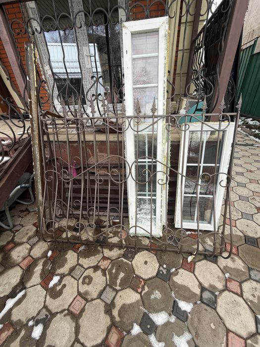 Маленькое окно Rehau , решетки на окна