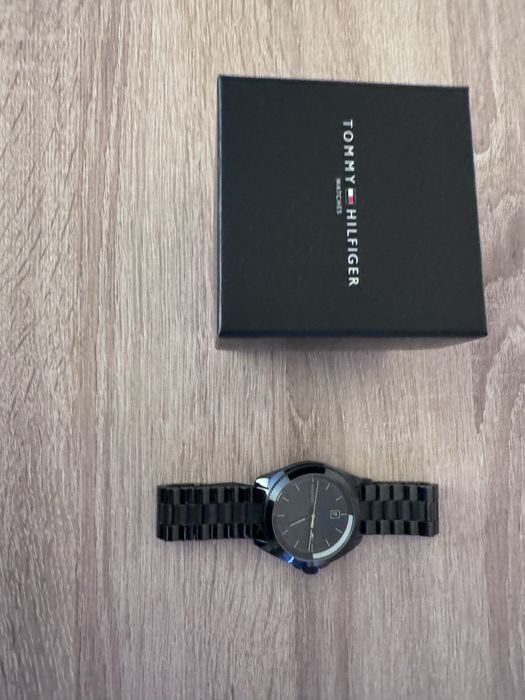 Чесовник tommy hilfiger