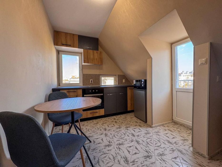 Двустаен -след основен ремонт, под наем, Център,