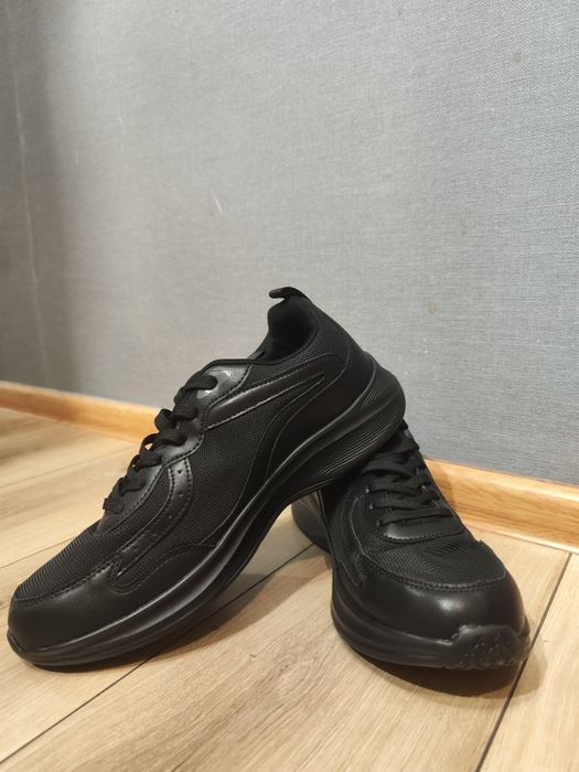 Продам стильные кросовки 48 размера