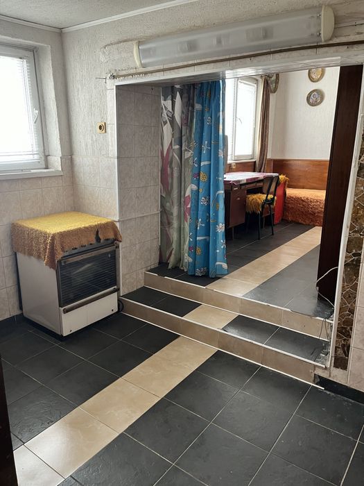 Къща с дворно място с. Краводер