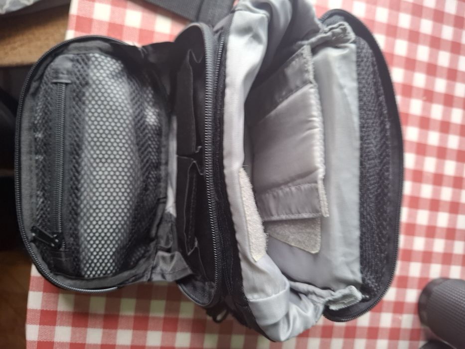 Чантичка за фотоапарат,обективи , и всичко необходимо .