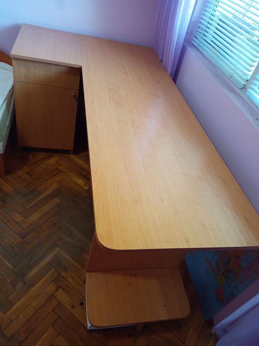 Промоция Бюро с шкаф и чекмедже много запазено