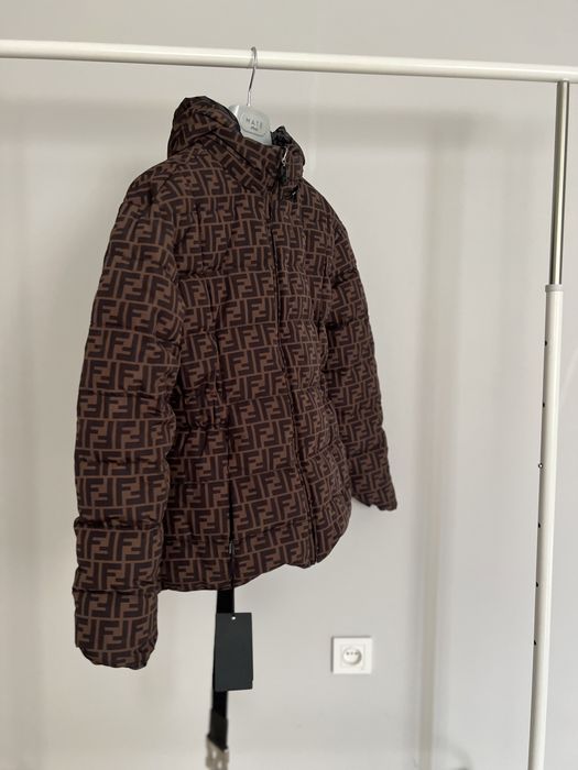 Продам пуховик шикарный