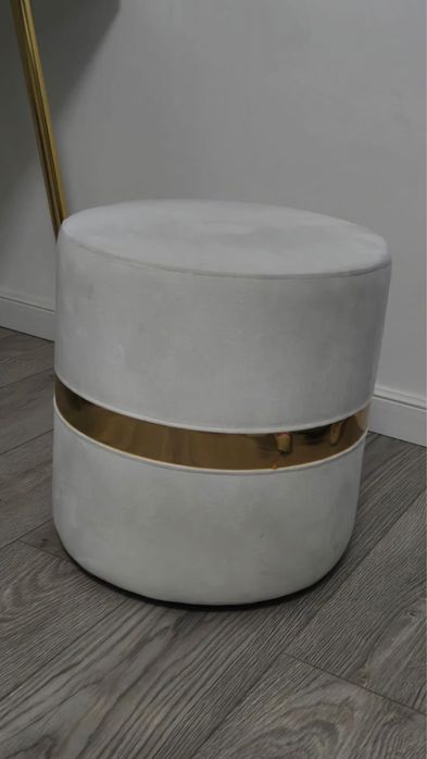 Туалетный столик, зеркало, пуфик