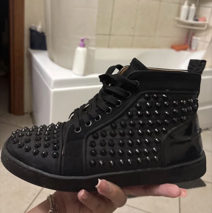 louboutin sneakers,vin cu saculet