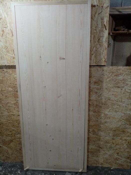 Дверь деревянная