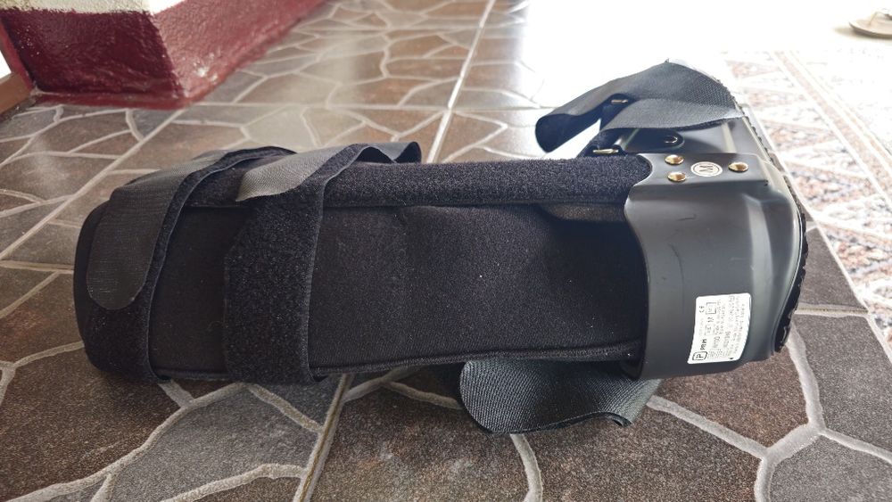 Proteza picior drept mărimea M Walker T 100 noua,nepurtata