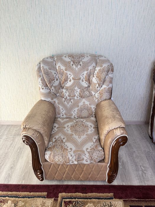 Диван и два кресла