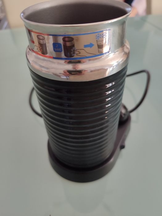 Vând aparat spumare lapte Nespresso Aeroccino 3 ca nou