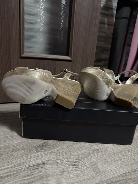 Дамски сандали есетстена кожа