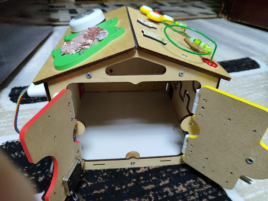 Продам бизиборд для детей