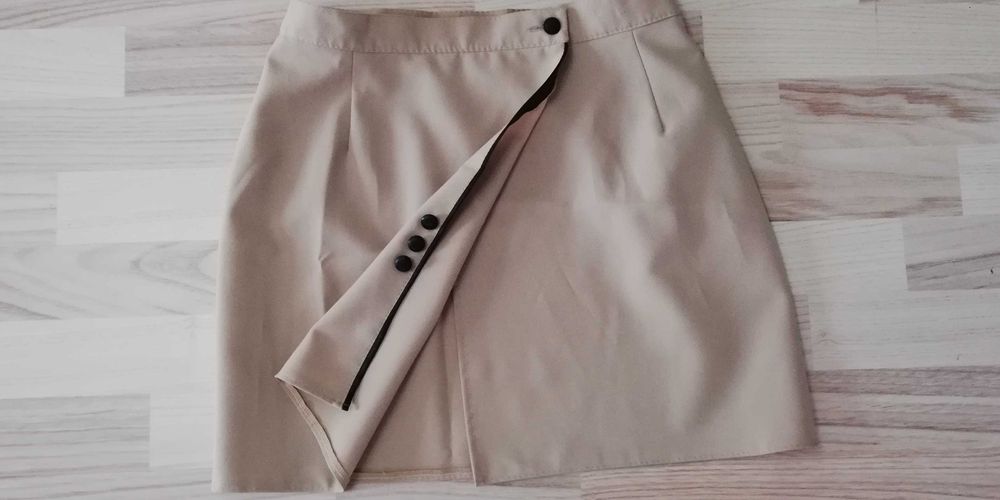 Fusta mini bej și negru