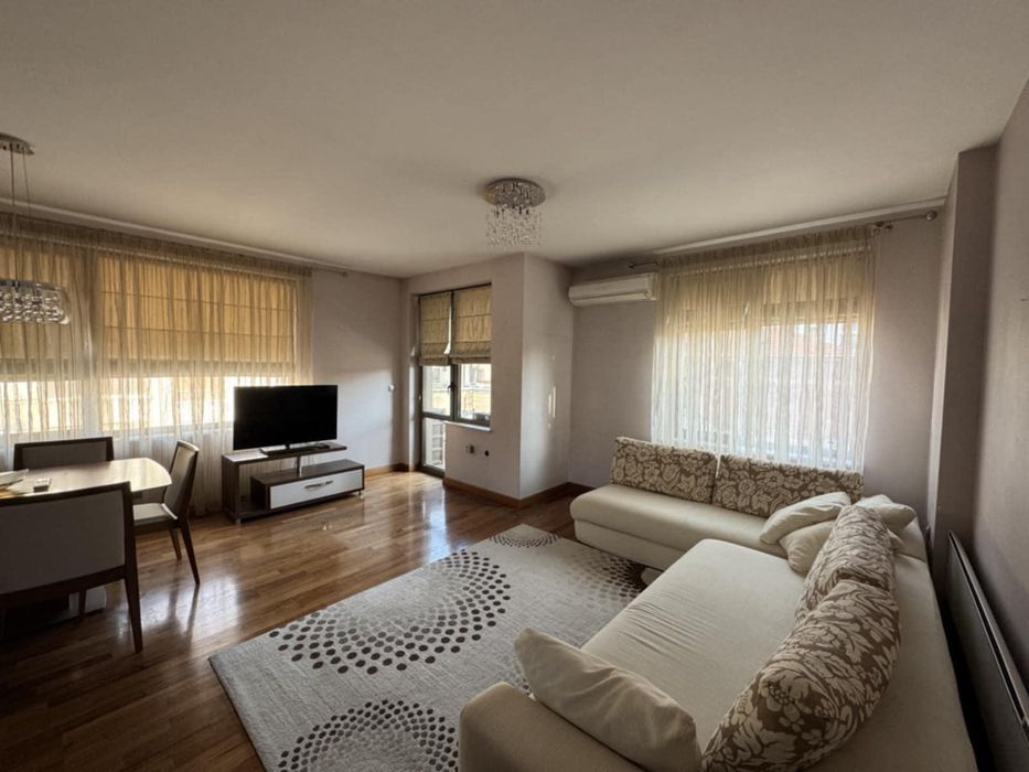 Дава се под наем Тристаен апартамент в Пловдив, Кършияка - 107 кв.м за 850 € - Снимка #2