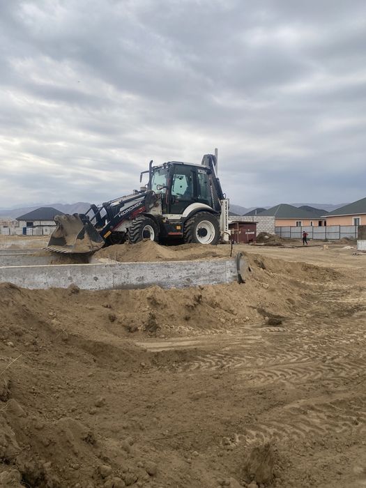 Услуги трактора погрузчика экскаватора