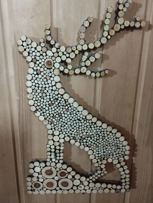 Продам фигуры оленей,часы