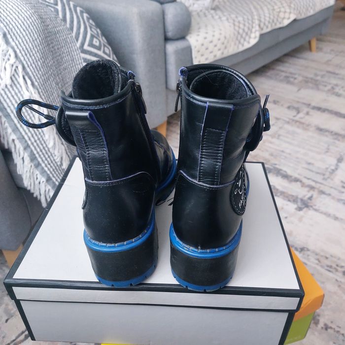 Продам ботинки кожанные осении.