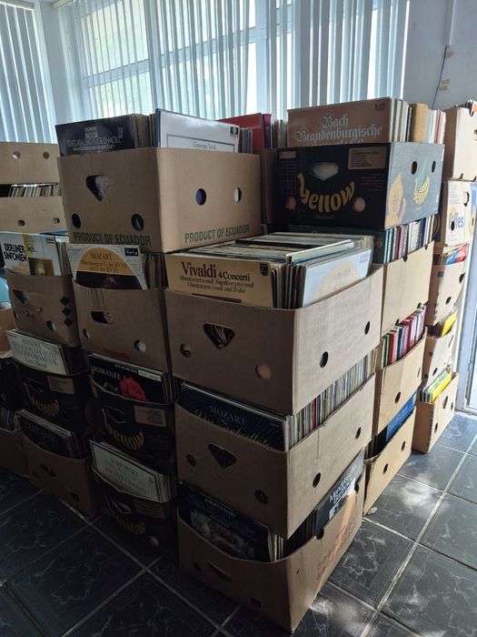 Vând Discuri Vinil colectie 150lp  in stare buna cu muzica clasică 
- T