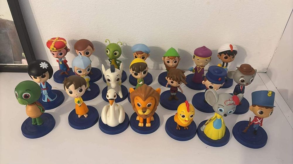 Lot 30 figurine audio