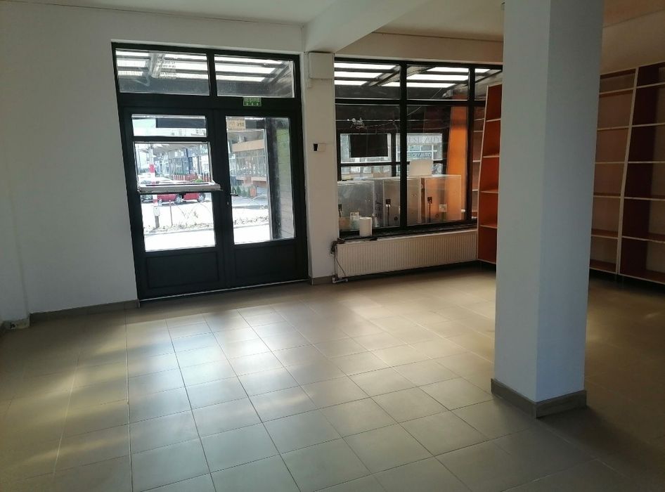 Clădire comercială de închiriat sau vânzare