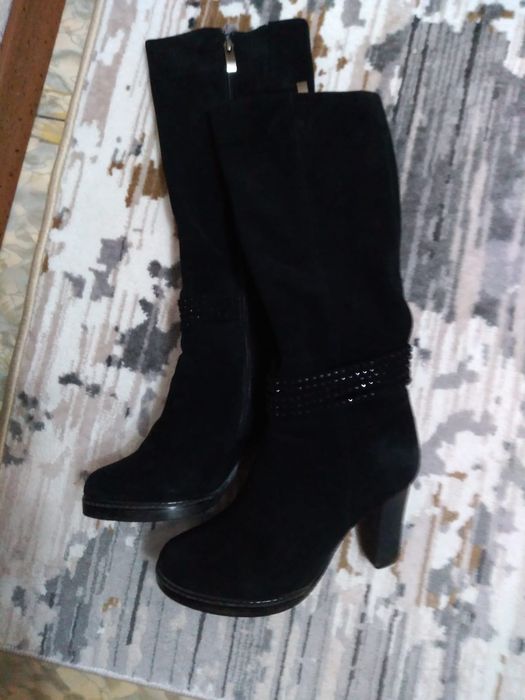 Продам замшевые сапоги