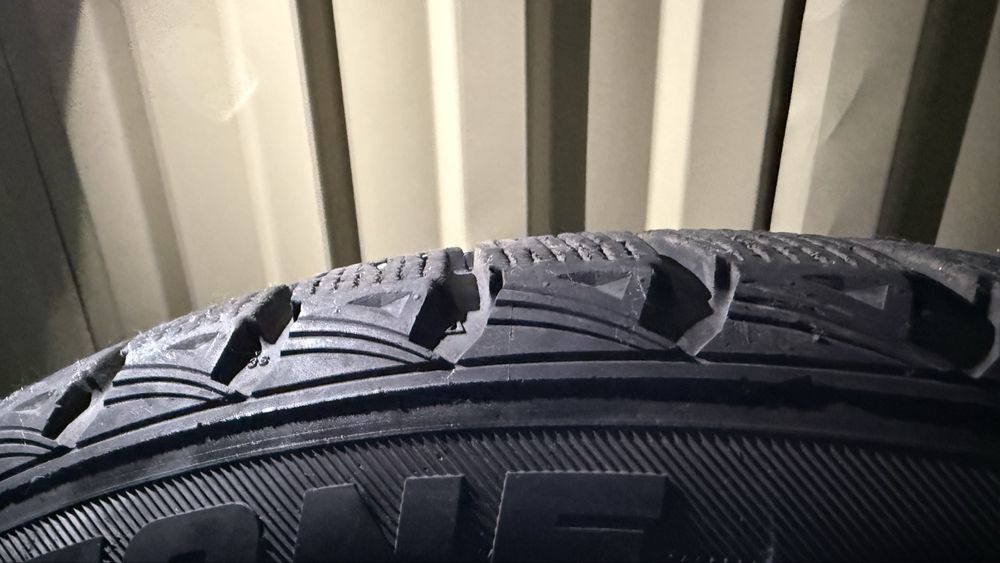 Зимние шины Roadstone